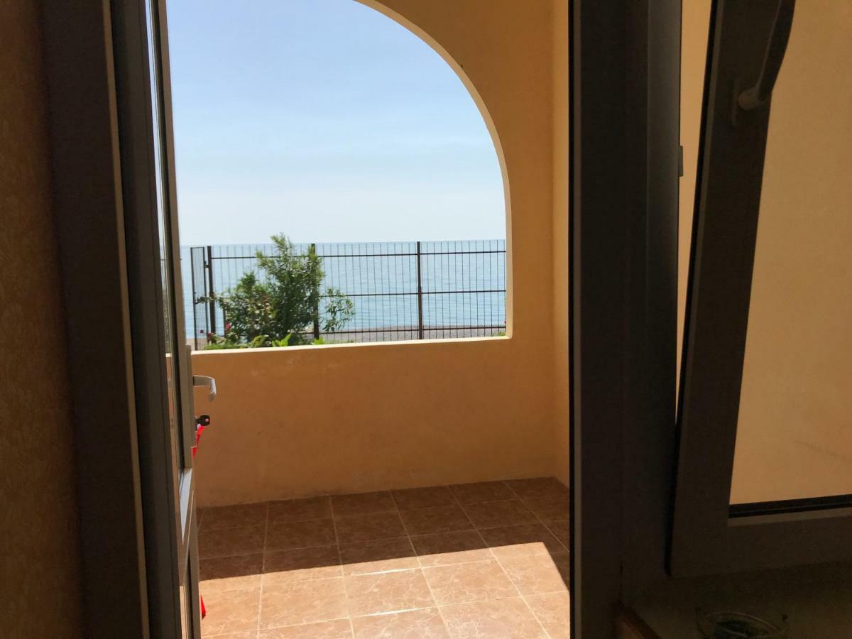 Davel Hotel Gagra Buitenkant foto
