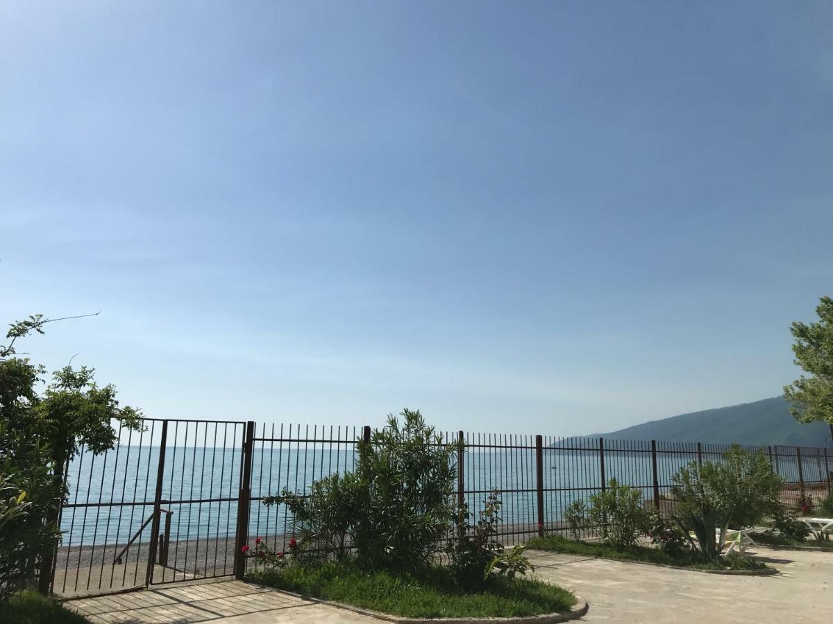 Davel Hotel Gagra Buitenkant foto