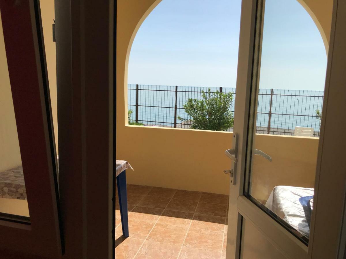 Davel Hotel Gagra Buitenkant foto